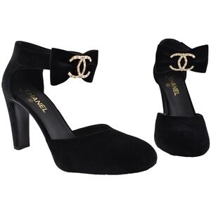 Chanel 24K Black Velvet Bow Crystal CC Logo Mary Jane Ankle Strap Heel Pump 42